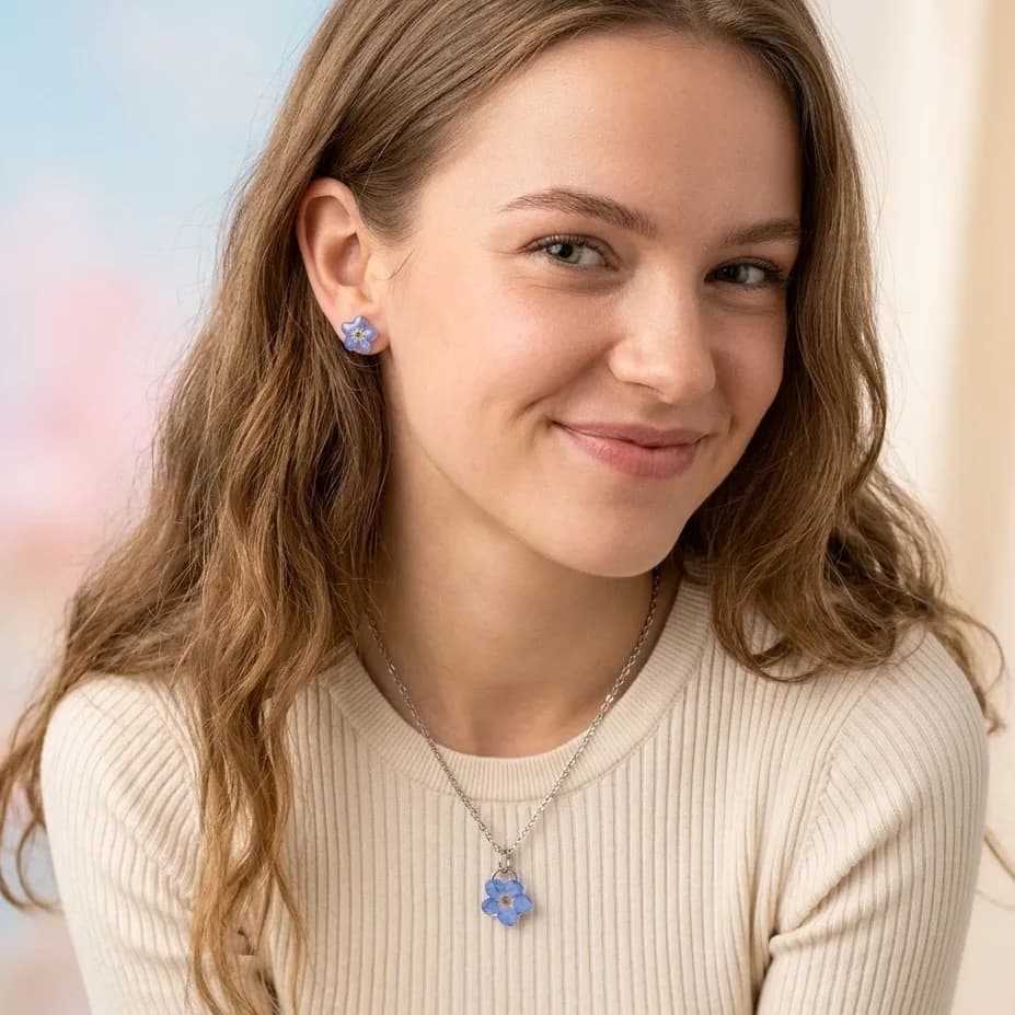 Epoxy Necklace Workshop — workshop photo 3