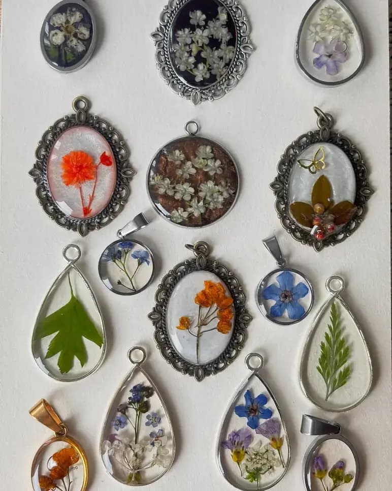 Epoxy necklace workshop Create your own necklaces with giftoria